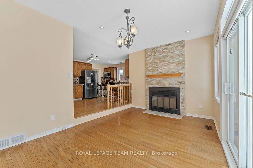 Photo 203 of 1274 Gregory Court, Ottawa, Beacon Hill South — HOMEH