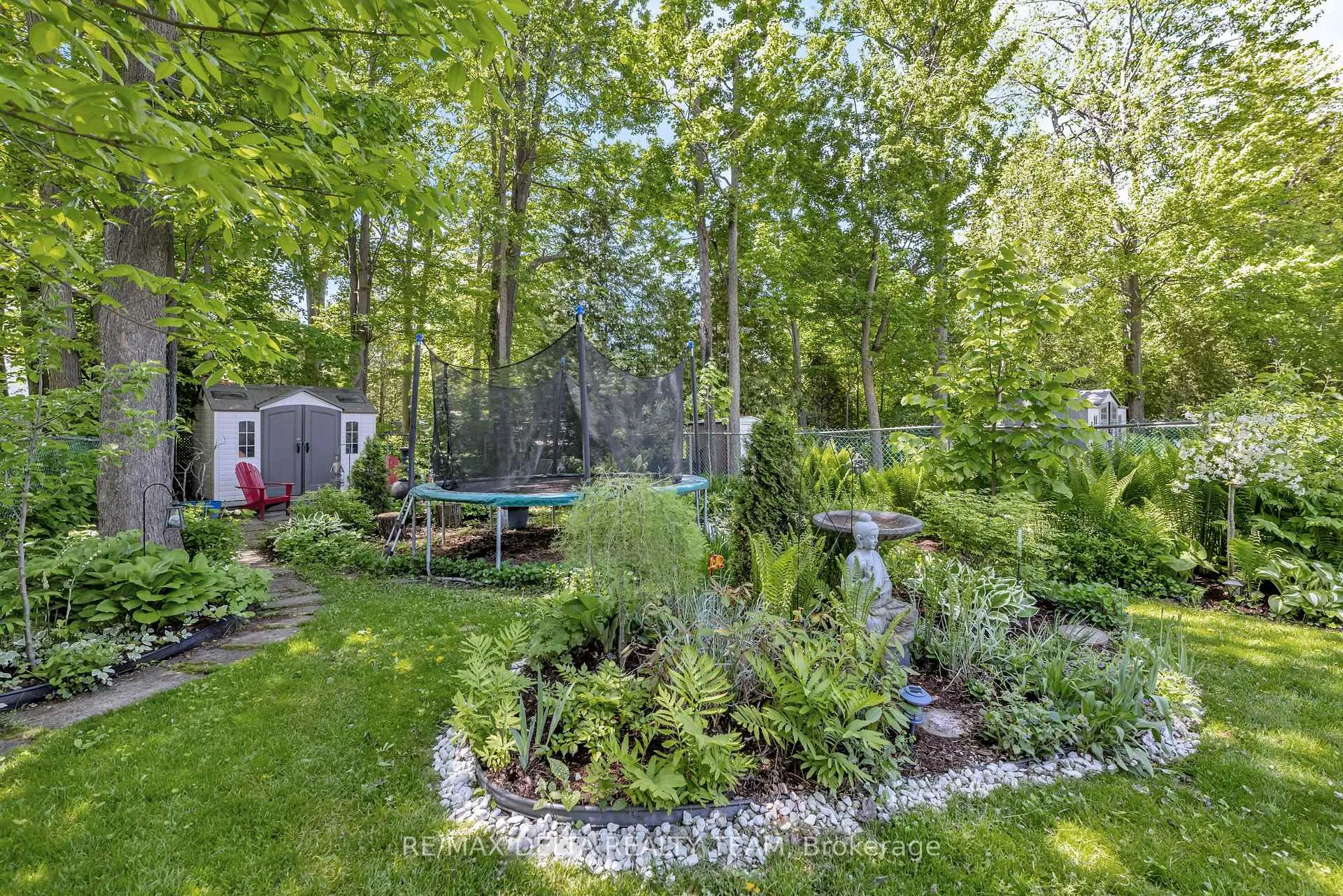 Photo 217 of 61 Valewood Crescent, Ottawa, Blackburn Hamlet — HOMEH