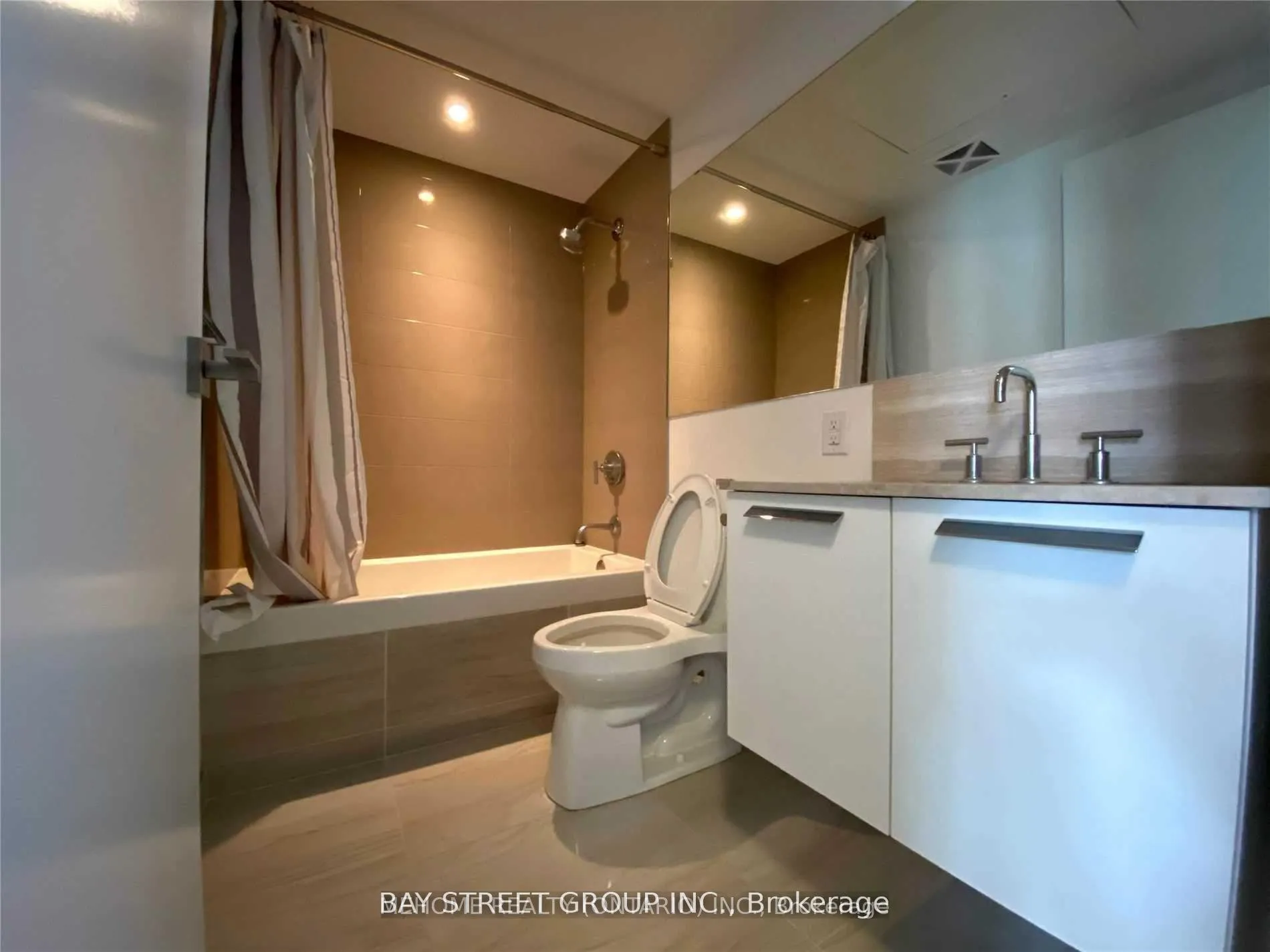 Photo 5 of Unit 1001, 50 Charles Street E, Toronto, Church-Yonge Corridor — HOMEH