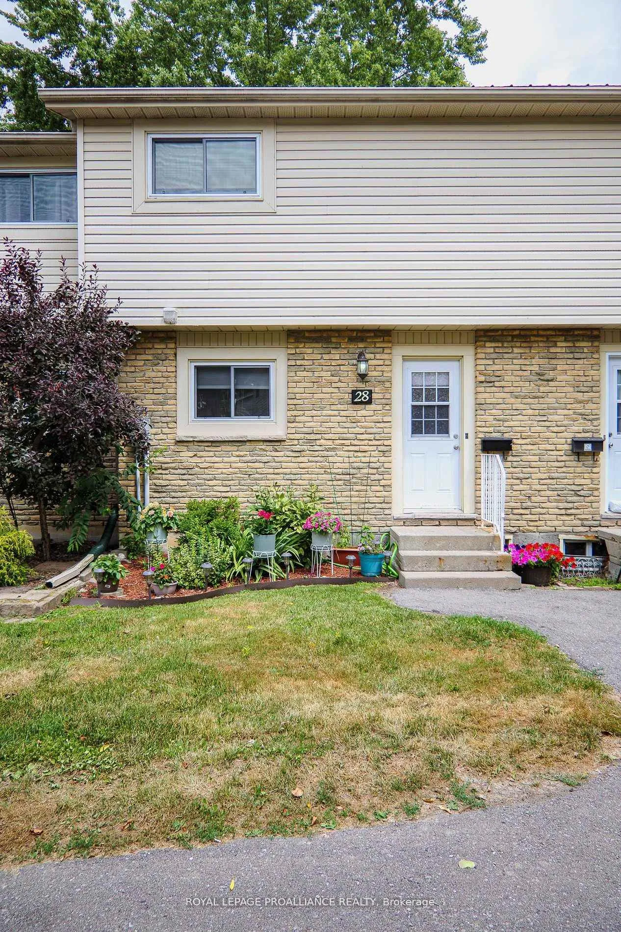 Photo 2 of Unit 28, 161 Bay Street, Quinte West, Trenton Ward — HOMEH