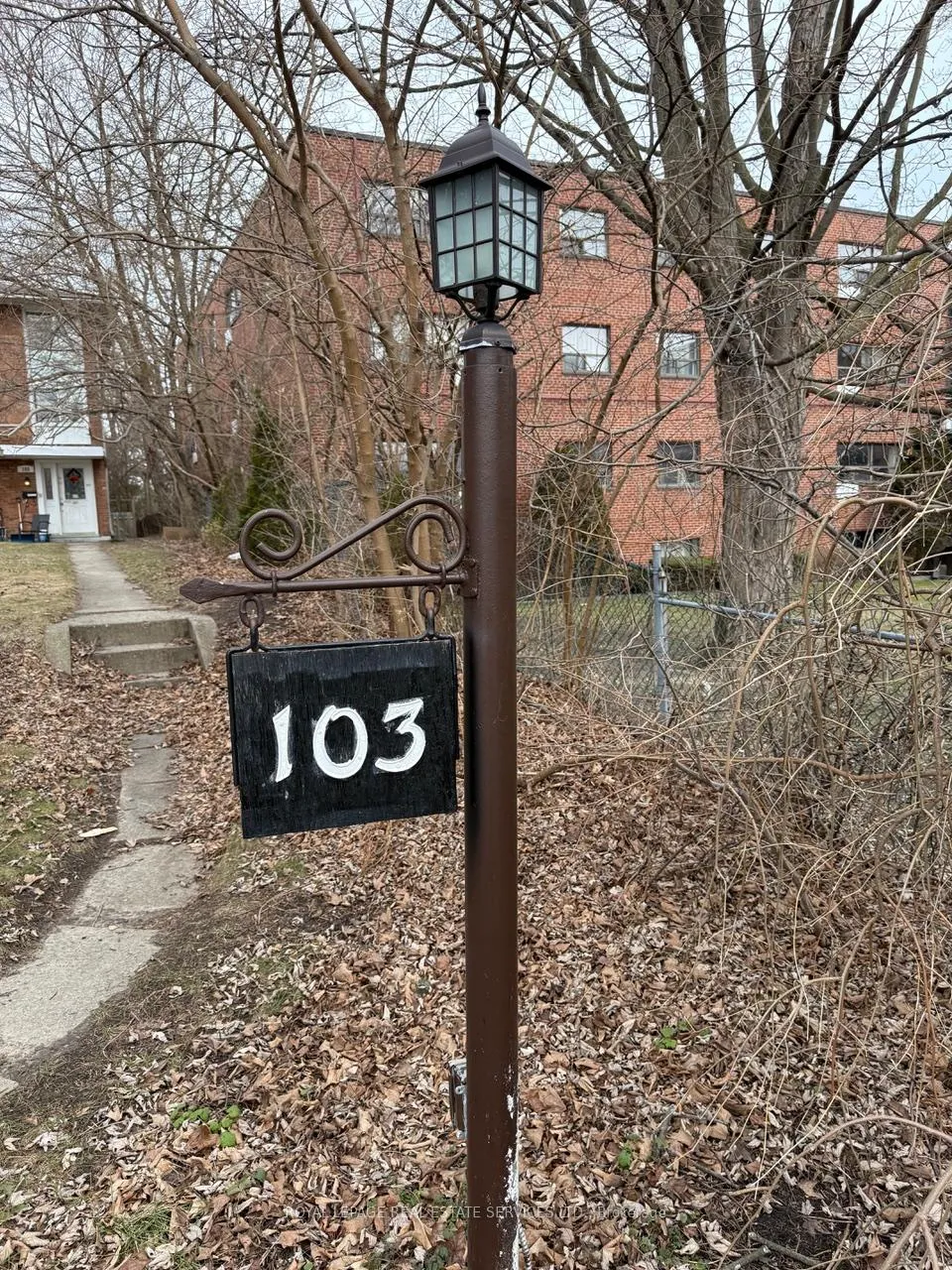 Photo 2 of Unit Lower Level, 103 Coe Hill Drive, Toronto, High Park-Swansea — HOMEH
