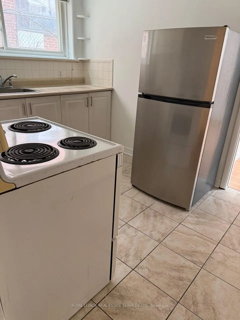 Photo 5 of Unit Lower Level, 103 Coe Hill Drive, Toronto, High Park-Swansea — HOMEH