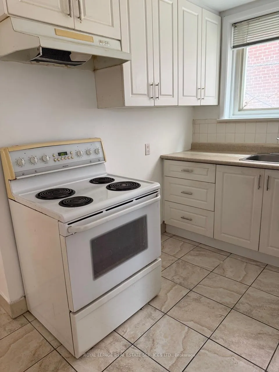 Photo 6 of Unit Lower Level, 103 Coe Hill Drive, Toronto, High Park-Swansea — HOMEH