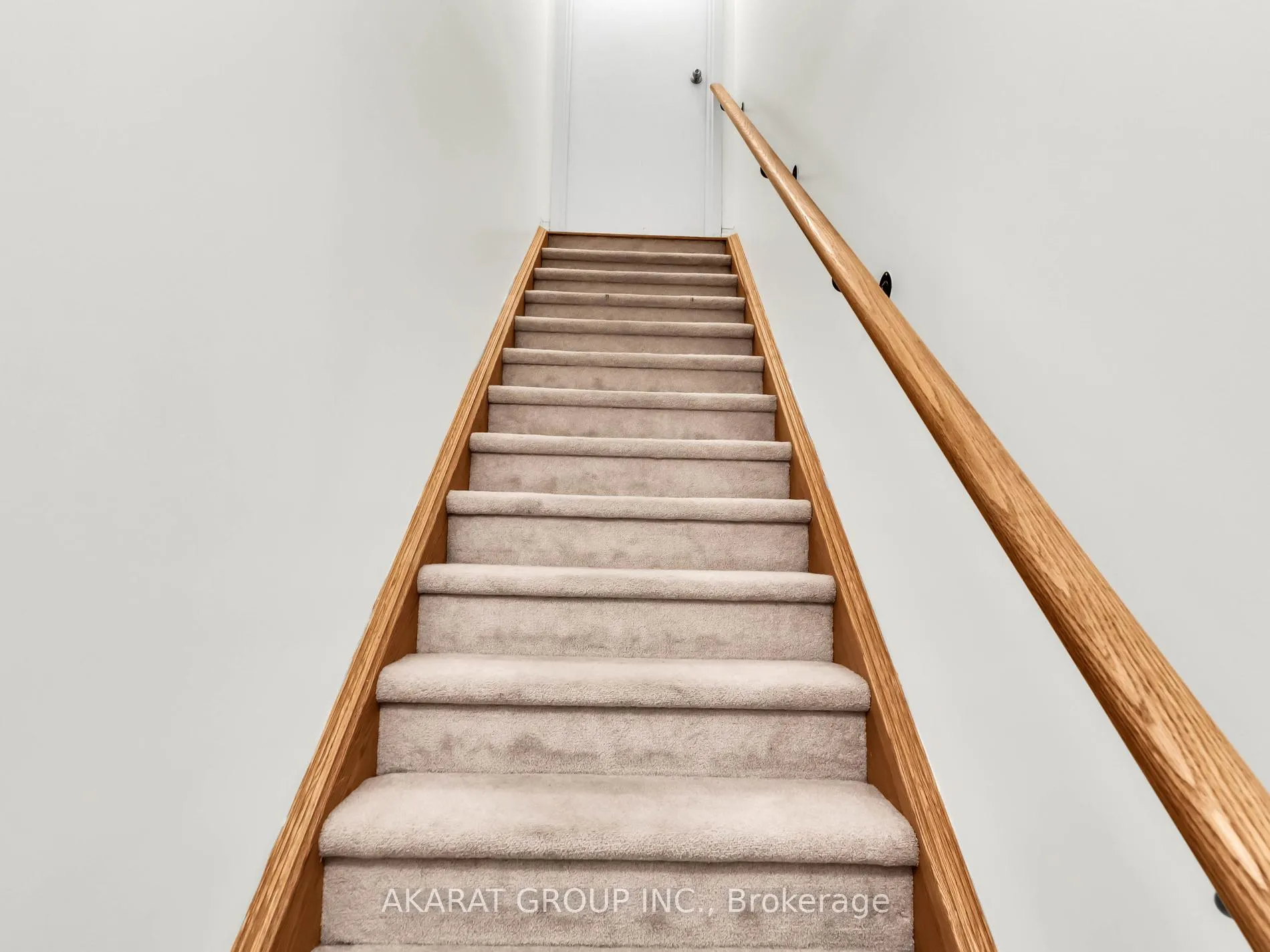 Photo 3 of Unit 16, 2500 Post Road, Oakville, River Oaks — HOMEH