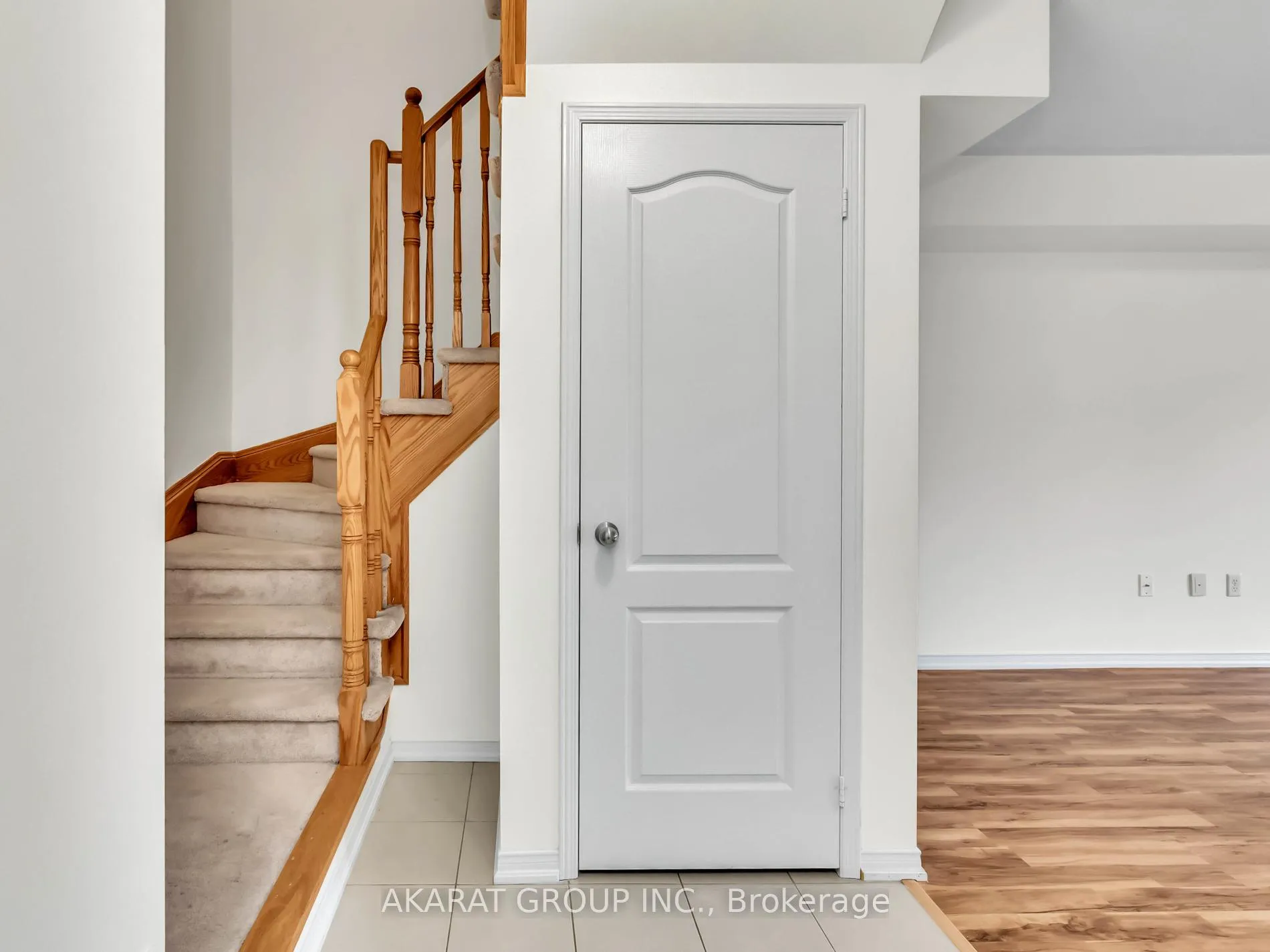 Photo 4 of Unit 16, 2500 Post Road, Oakville, River Oaks — HOMEH