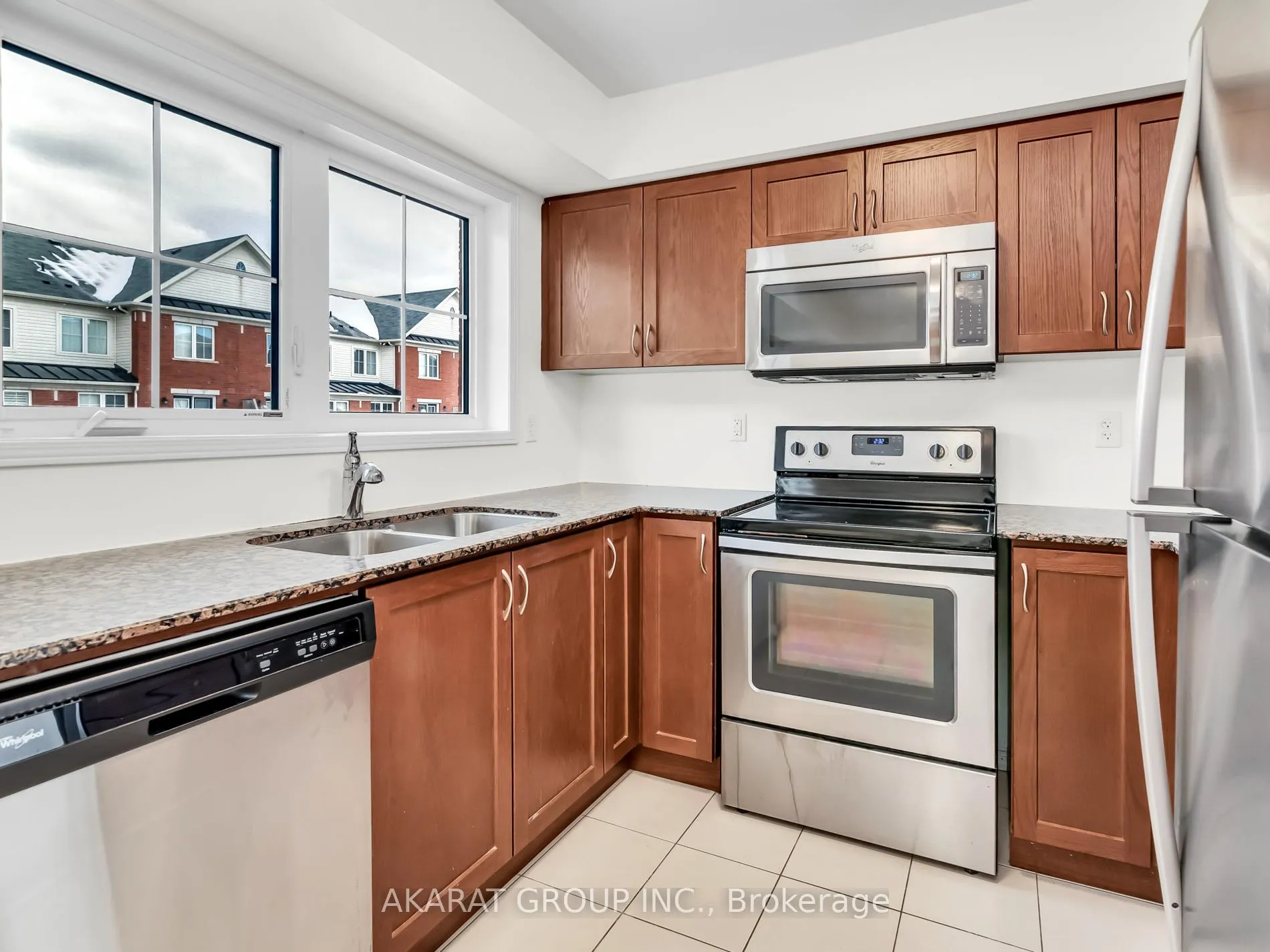 Photo 10 of Unit 16, 2500 Post Road, Oakville, River Oaks — HOMEH