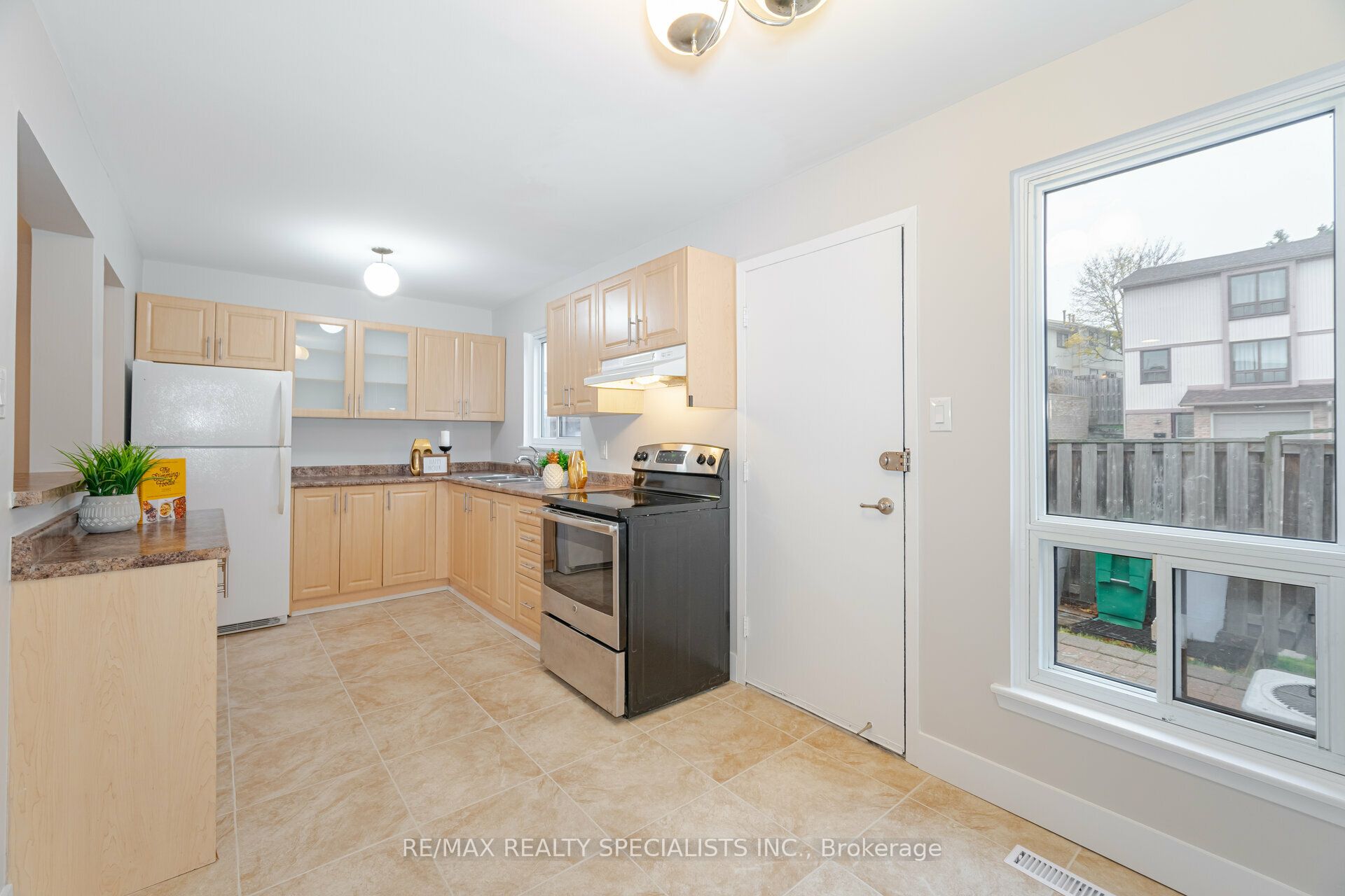 Photo 53 of Unit 8, 8 Guildford Crescent, Brampton, Central Park — HOMEH