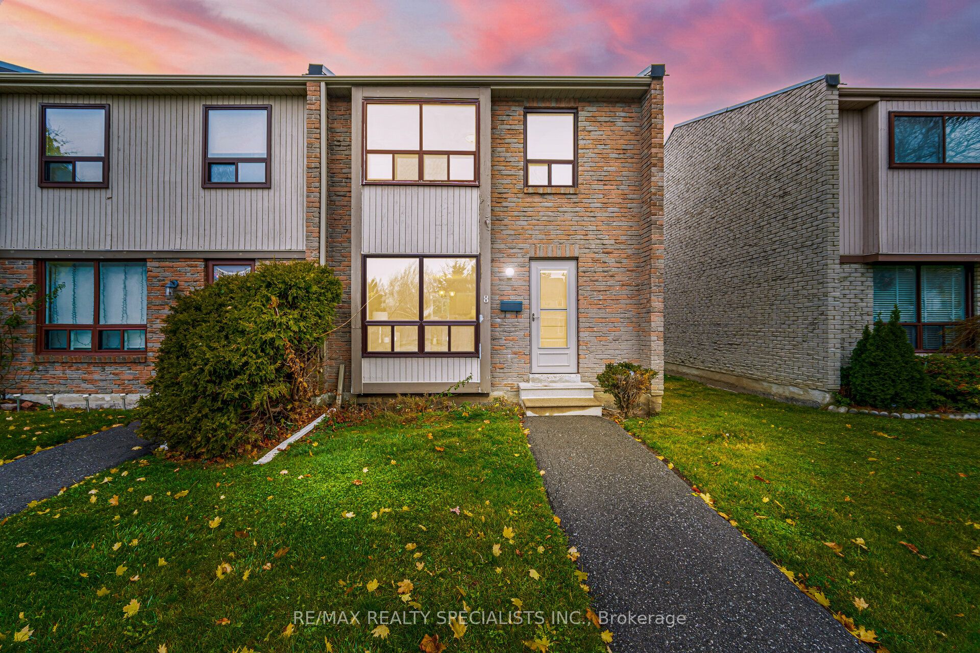 Photo 2 of Unit 8, 8 Guildford Crescent, Brampton, Central Park — HOMEH