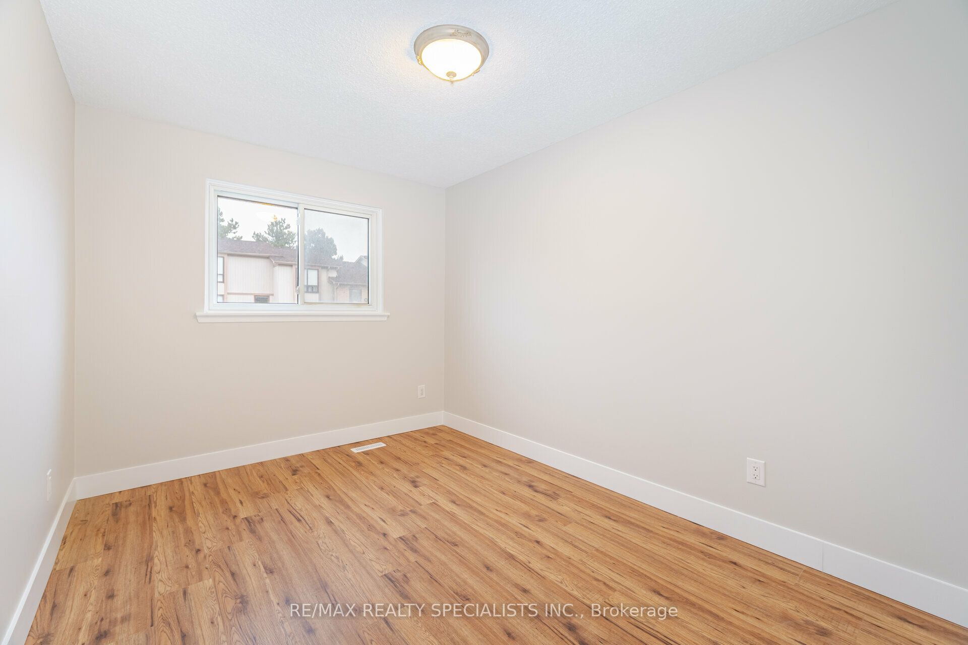 Photo 63 of Unit 8, 8 Guildford Crescent, Brampton, Central Park — HOMEH