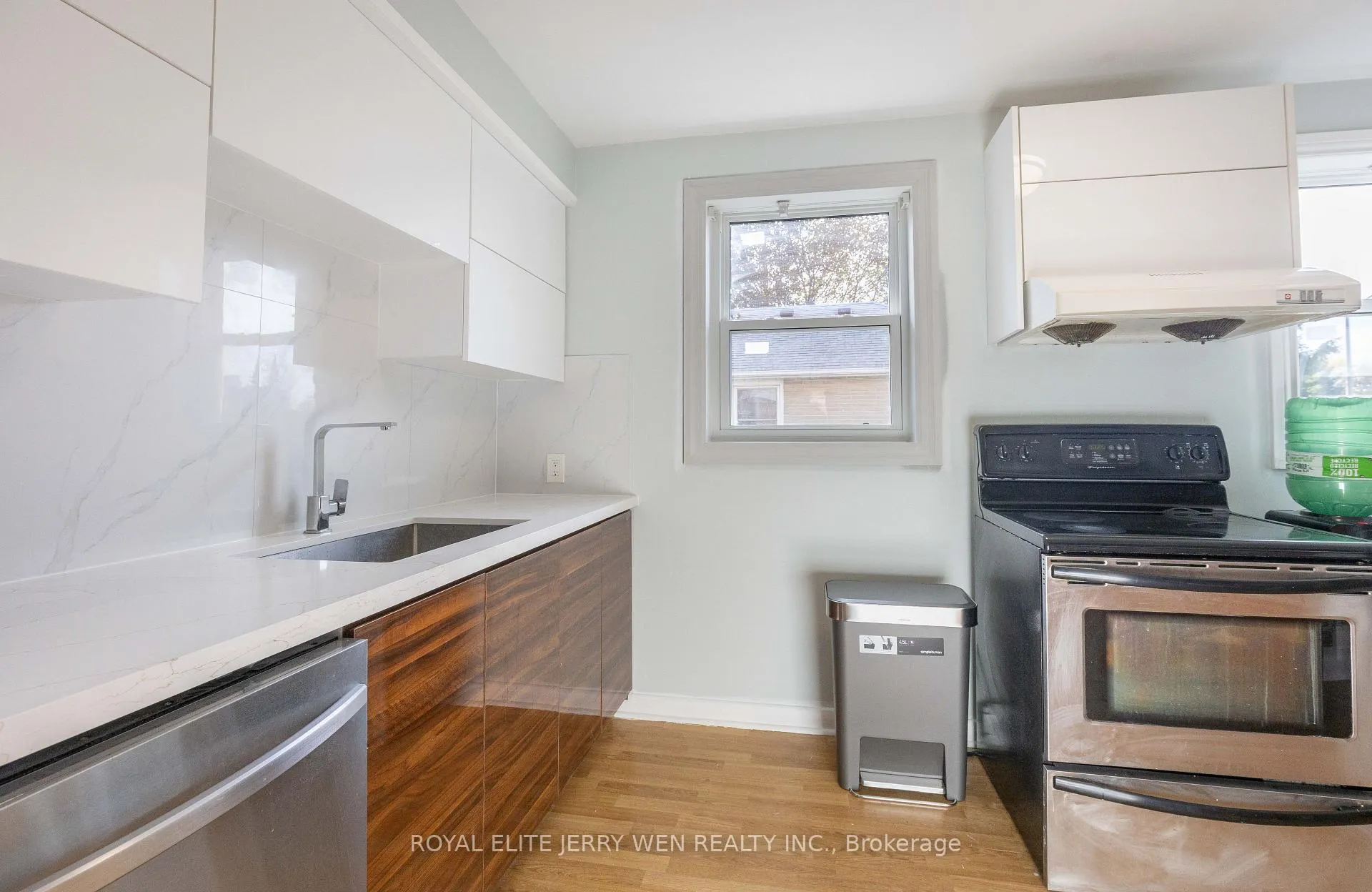 Photo 3 of 22 Forest Road, Ajax, South East — HOMEH