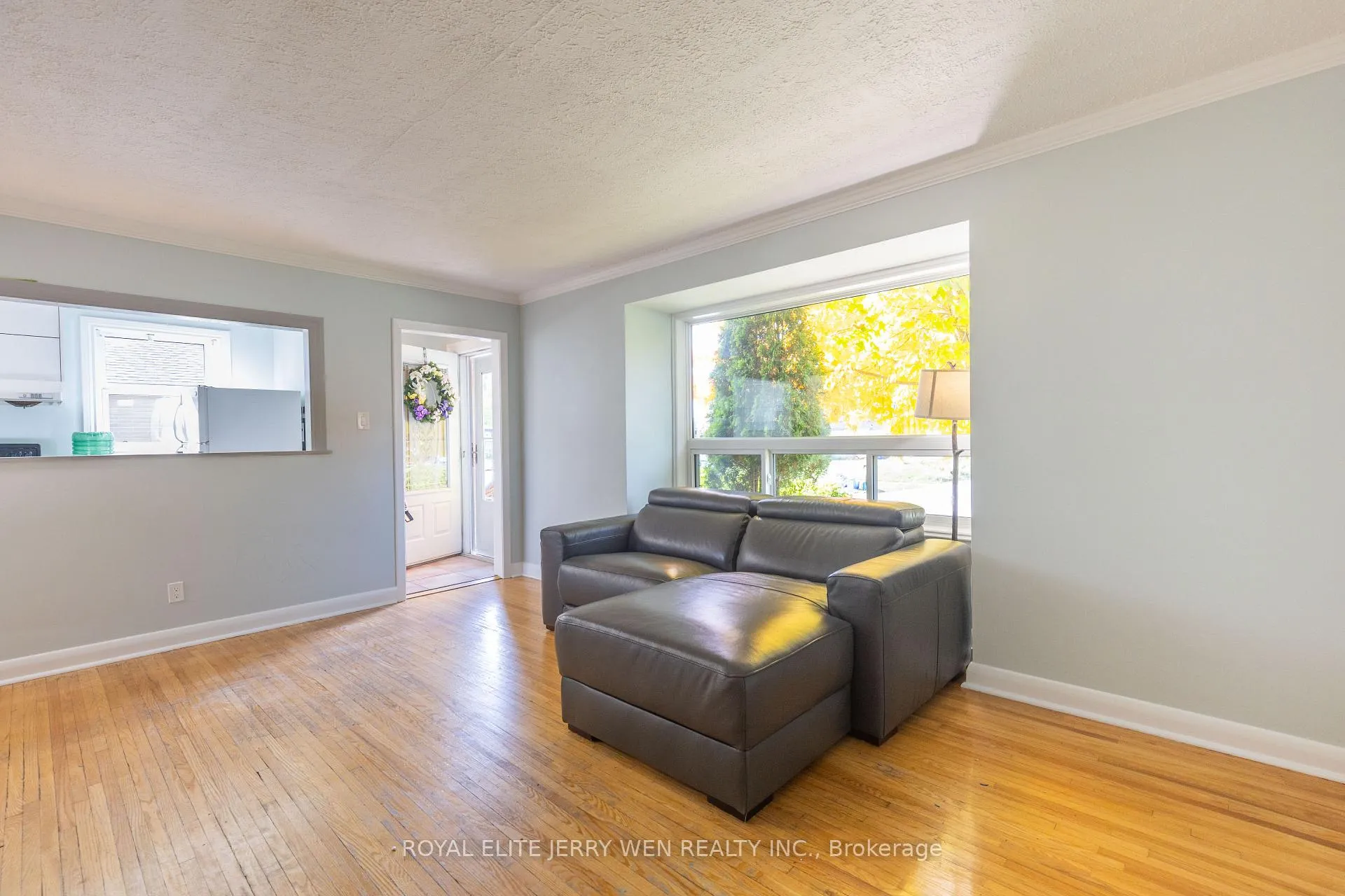 Photo 7 of 22 Forest Road, Ajax, South East — HOMEH