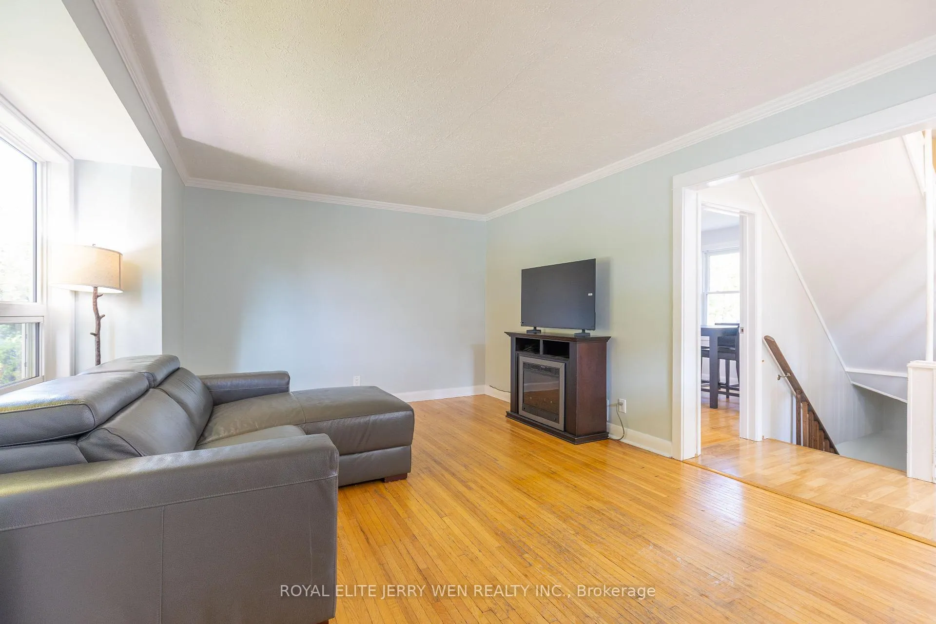 Photo 8 of 22 Forest Road, Ajax, South East — HOMEH