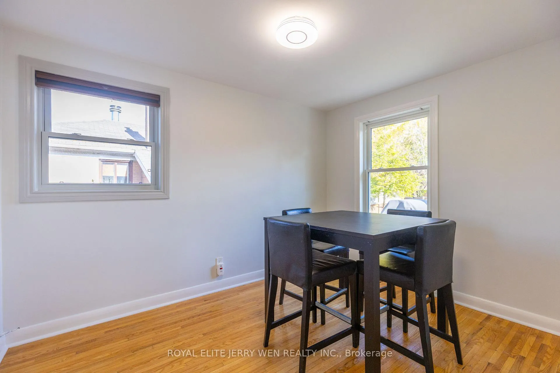 Photo 9 of 22 Forest Road, Ajax, South East — HOMEH