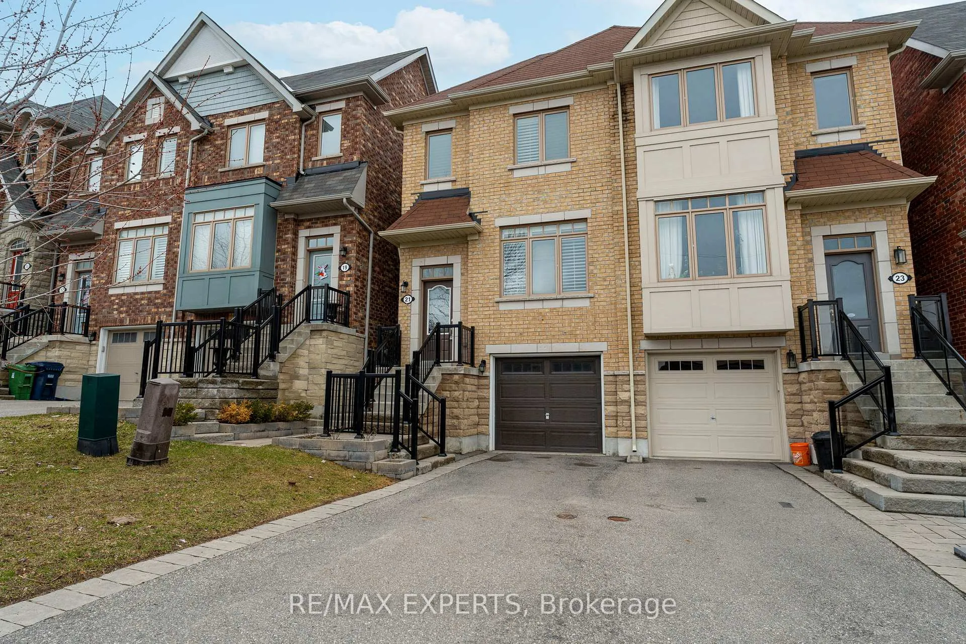 Photo 2 of 21 Ypres Road, Toronto, Keelesdale-Eglinton West — HOMEH