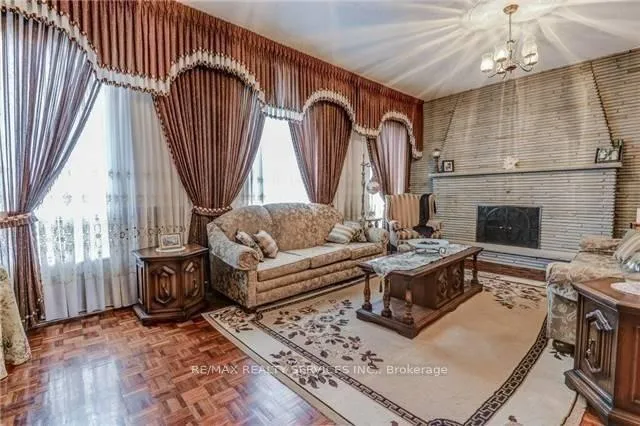 Photo 1 of 32 Fenton Way, Brampton, Toronto Gore Rural Estate — HOMEH