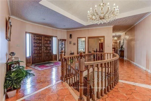 Photo 2 of 32 Fenton Way, Brampton, Toronto Gore Rural Estate — HOMEH