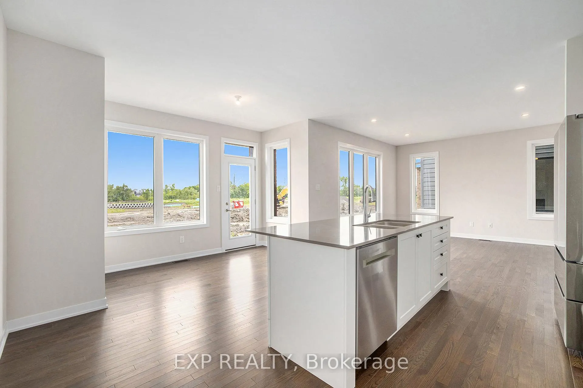 Photo 3 of 186 Conservancy Drive, Ottawa, Barrhaven - Heritage Park — HOMEH
