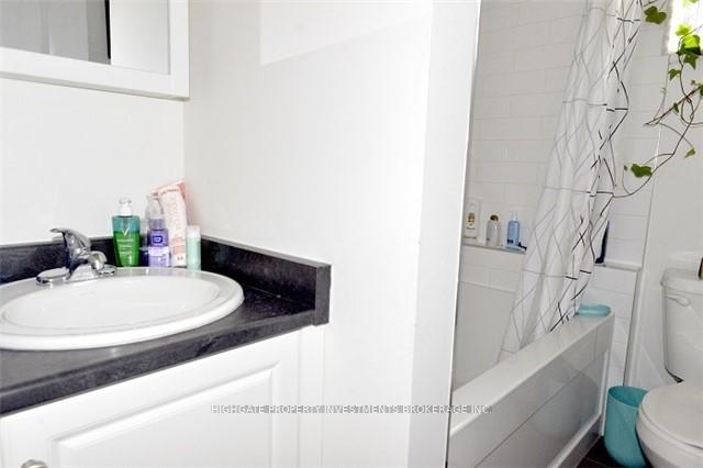 Photo 6 of Unit 2, 84 Harbord Street, Toronto, University — HOMEH