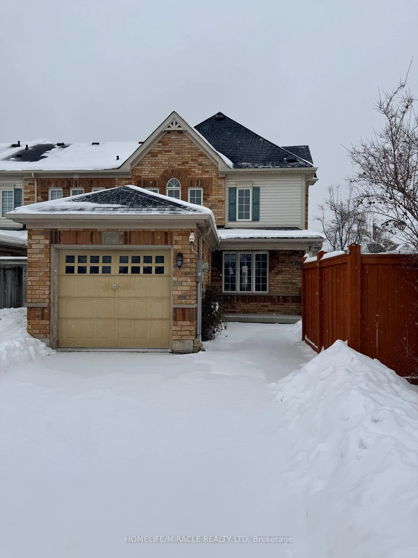 Photo 4 of 2 Howlett Crescent, Ajax, Northeast Ajax — HOMEH