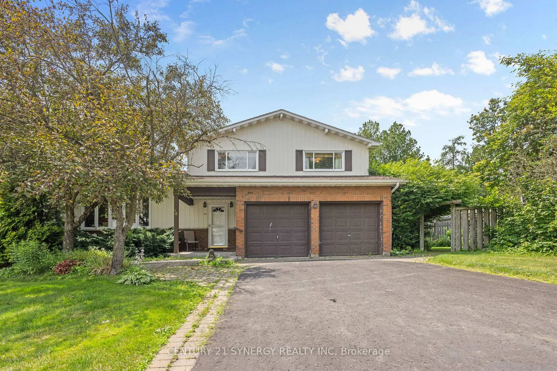 Photo 2 of 14 Silver Aspen Crescent, Ottawa, Blackburn Hamlet — HOMEH