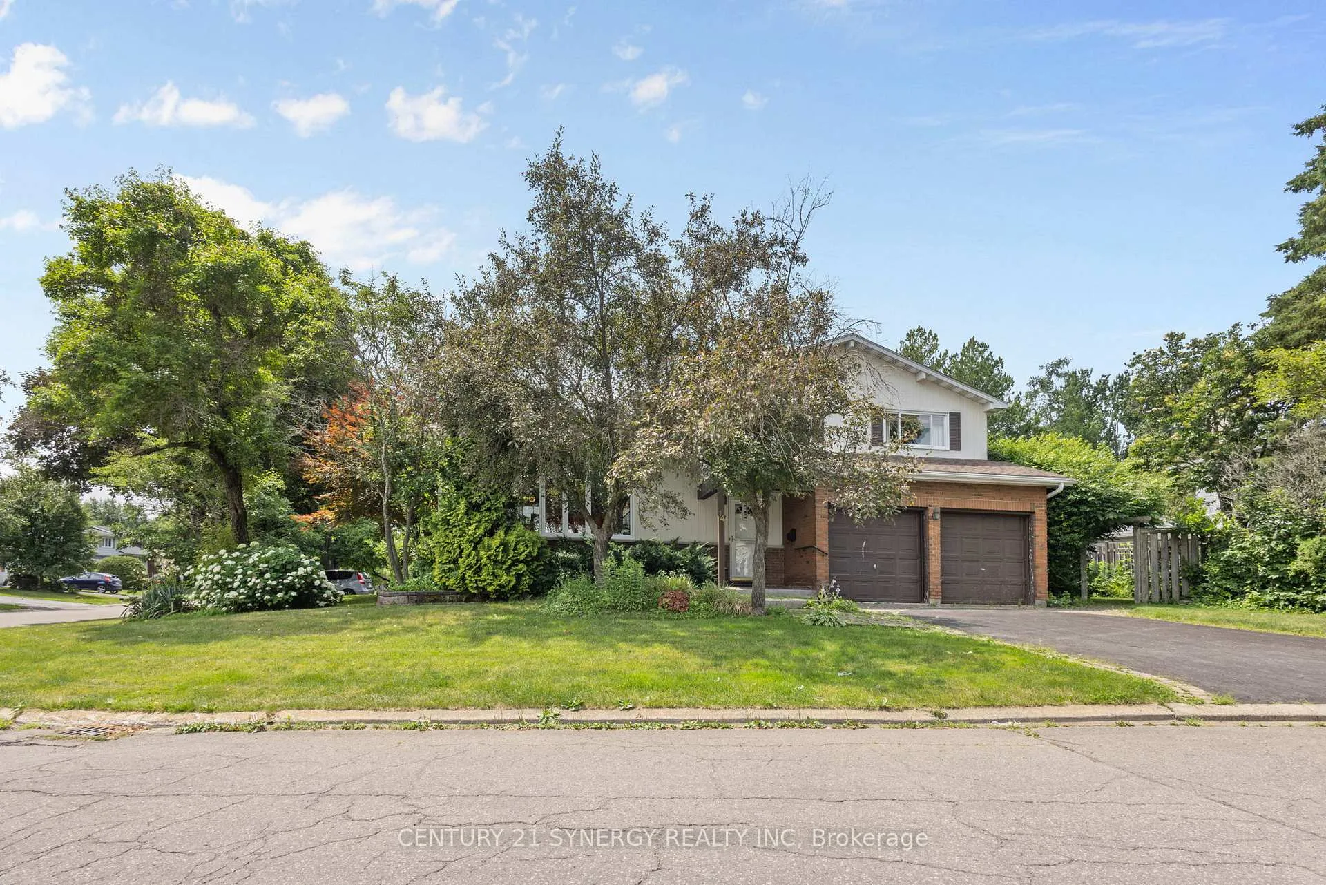 Photo 8 of 14 Silver Aspen Crescent, Ottawa, Blackburn Hamlet — HOMEH