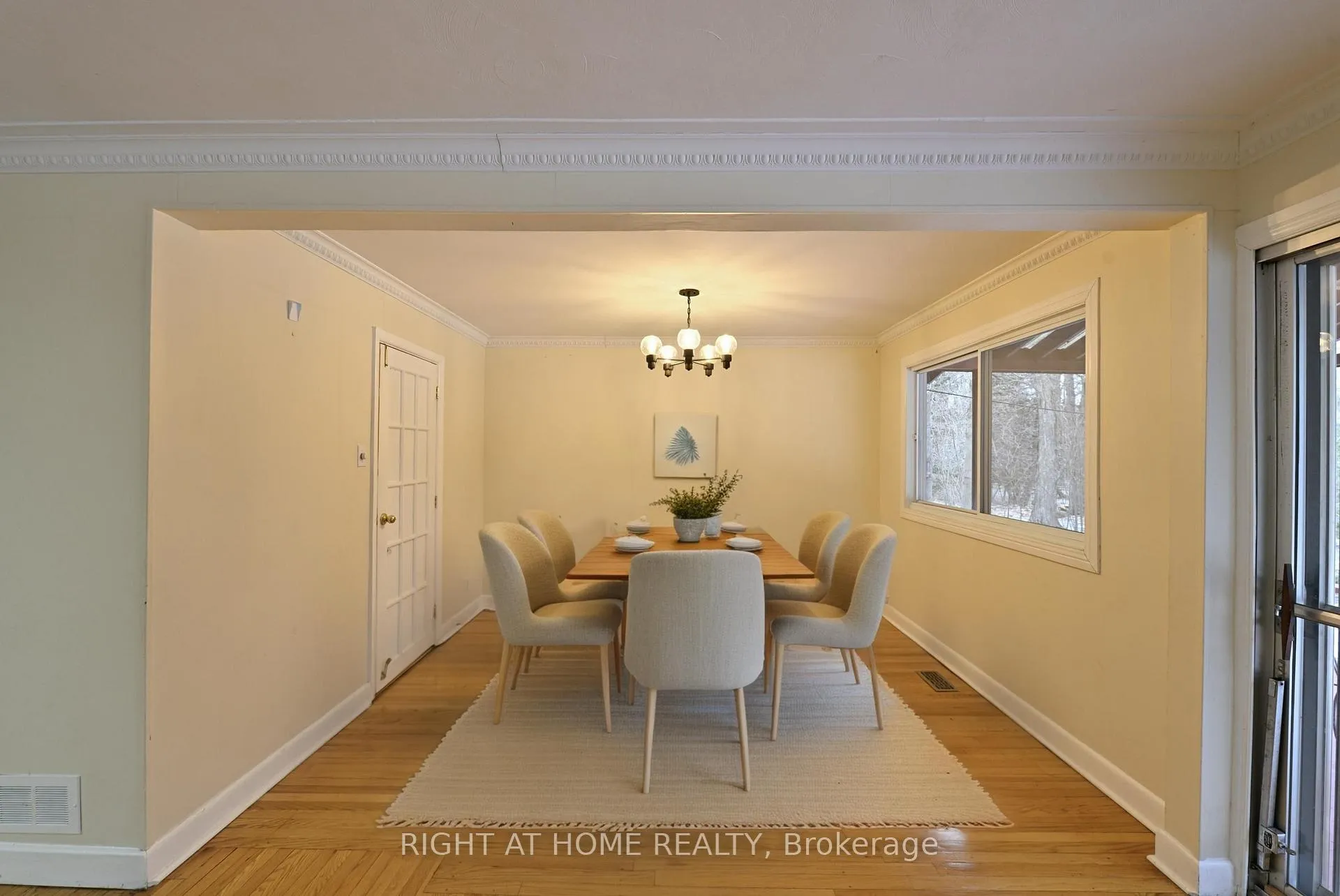 Photo 5 of 356 Summit Avenue, Ottawa, Alta Vista/Faircrest Heights — HOMEH