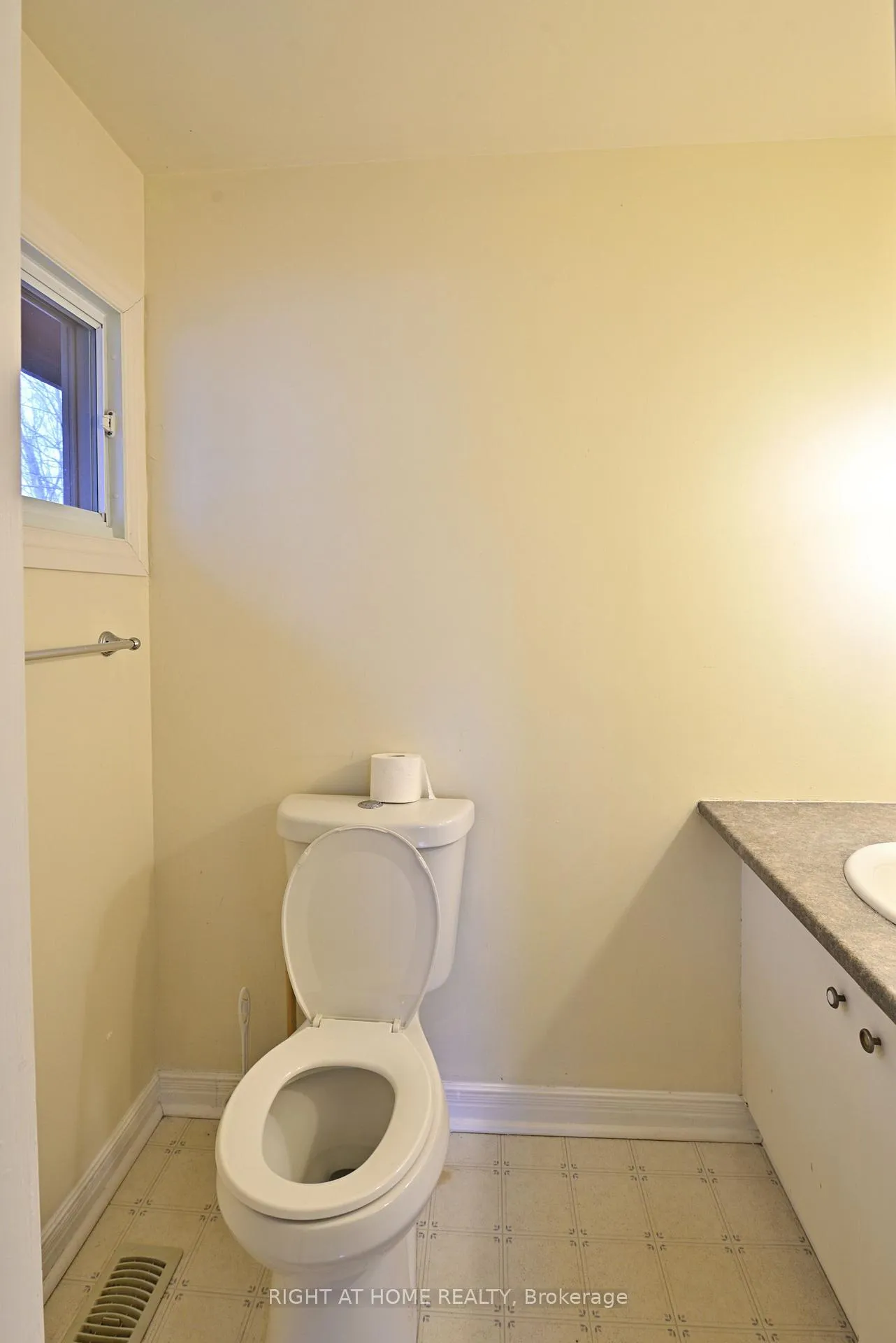 Photo 27 of 356 Summit Avenue, Ottawa, Alta Vista/Faircrest Heights — HOMEH