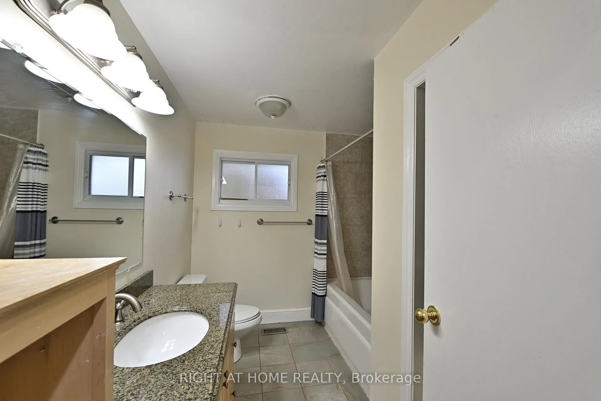Photo 33 of 356 Summit Avenue, Ottawa, Alta Vista/Faircrest Heights — HOMEH