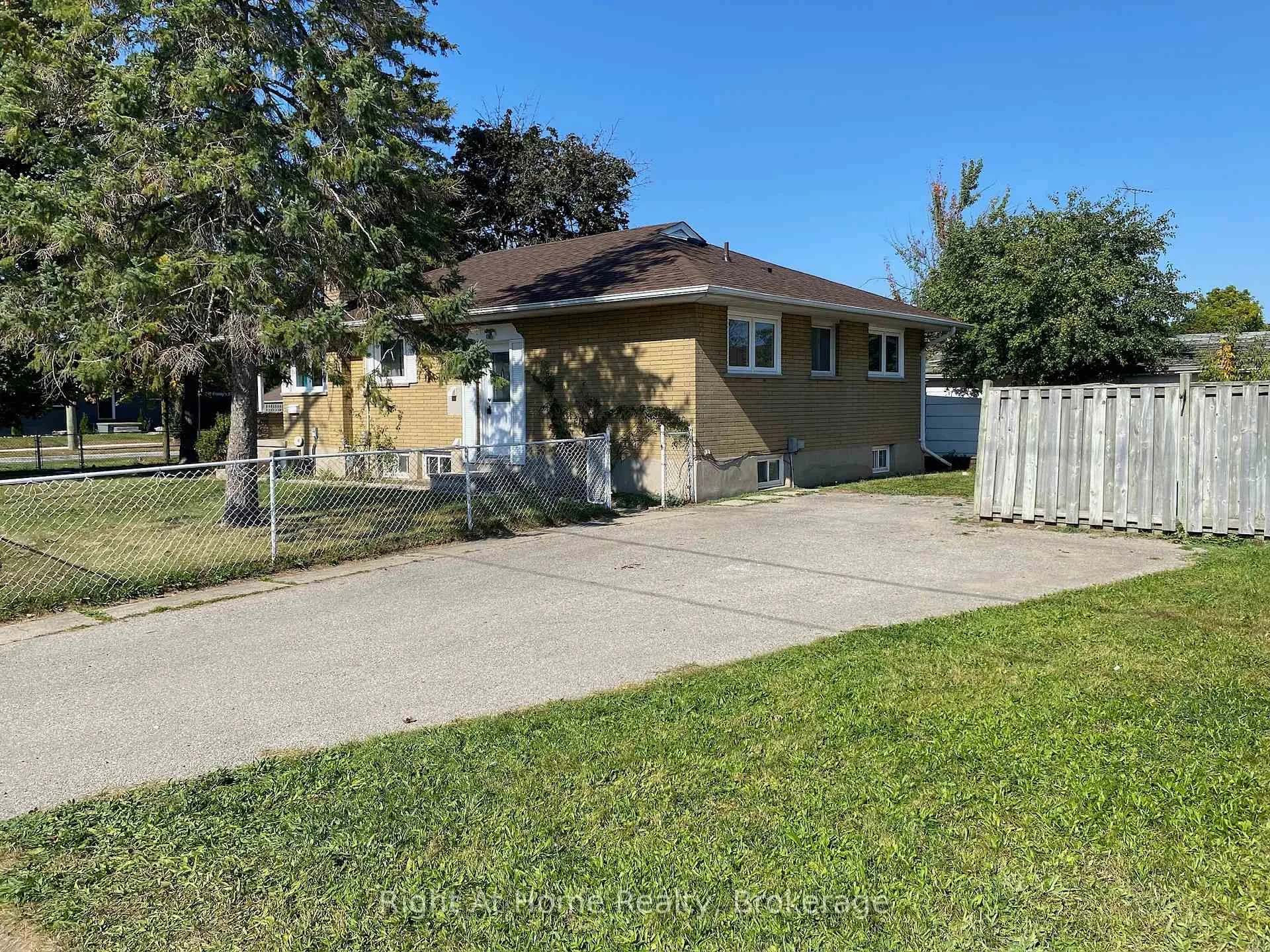 Photo 3 of 263 Franklin Street S, Kitchener — HOMEH