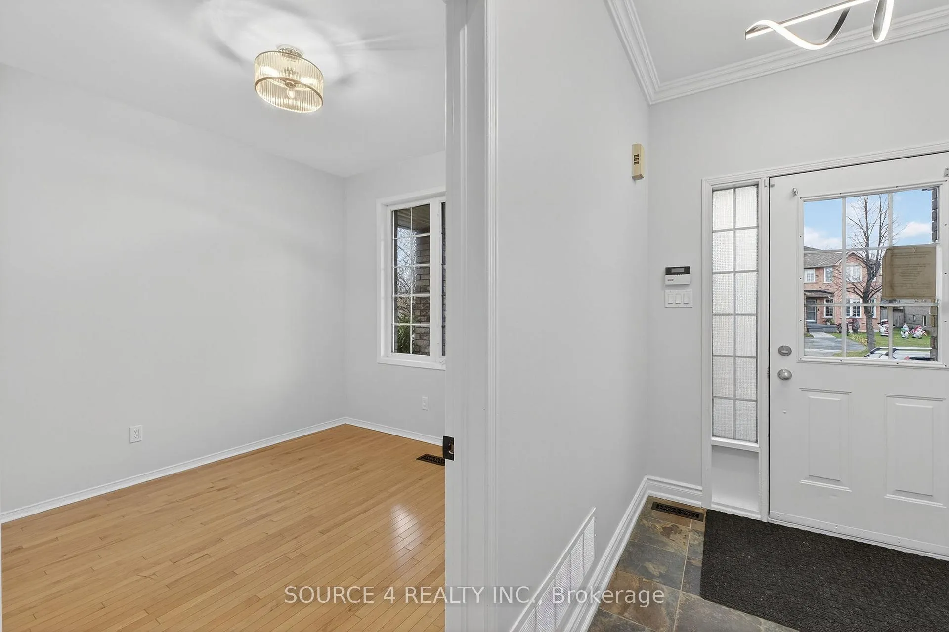Photo 4 of 100 Tunbridge Road, Barrie, Georgian Drive — HOMEH