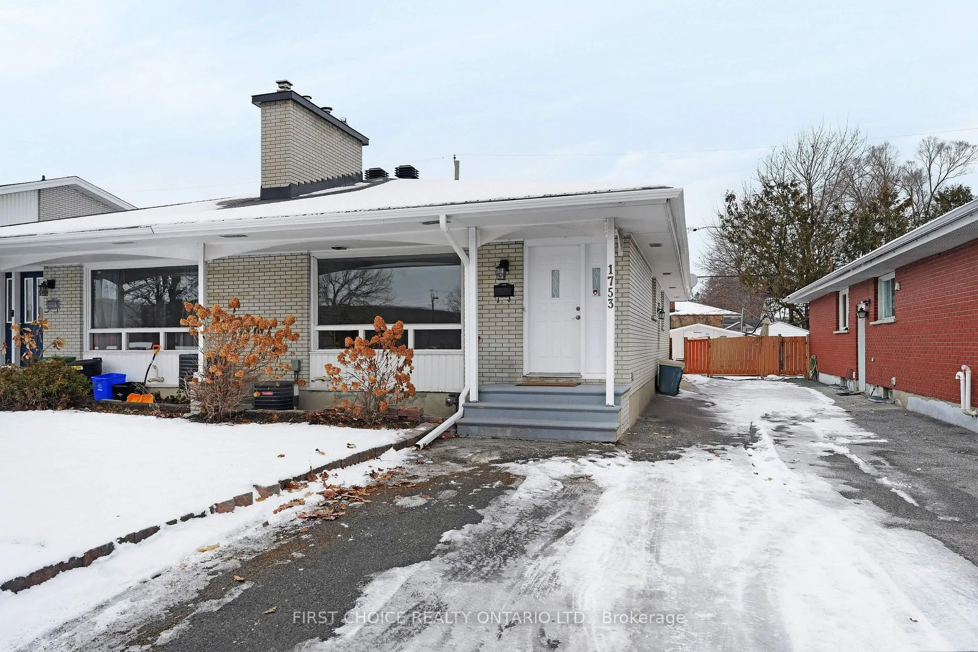 Front of 1753 Heron Road