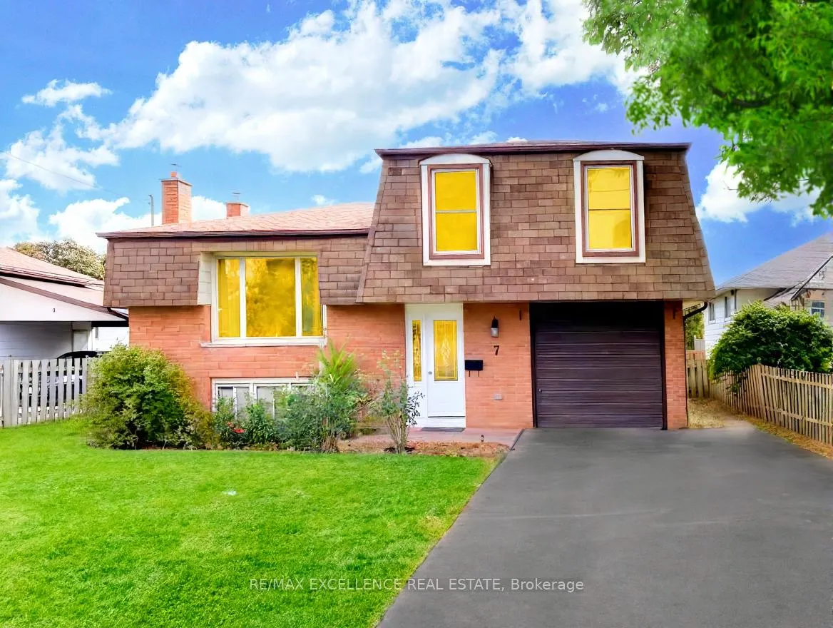 Front of 7 Dunnett Boulevard