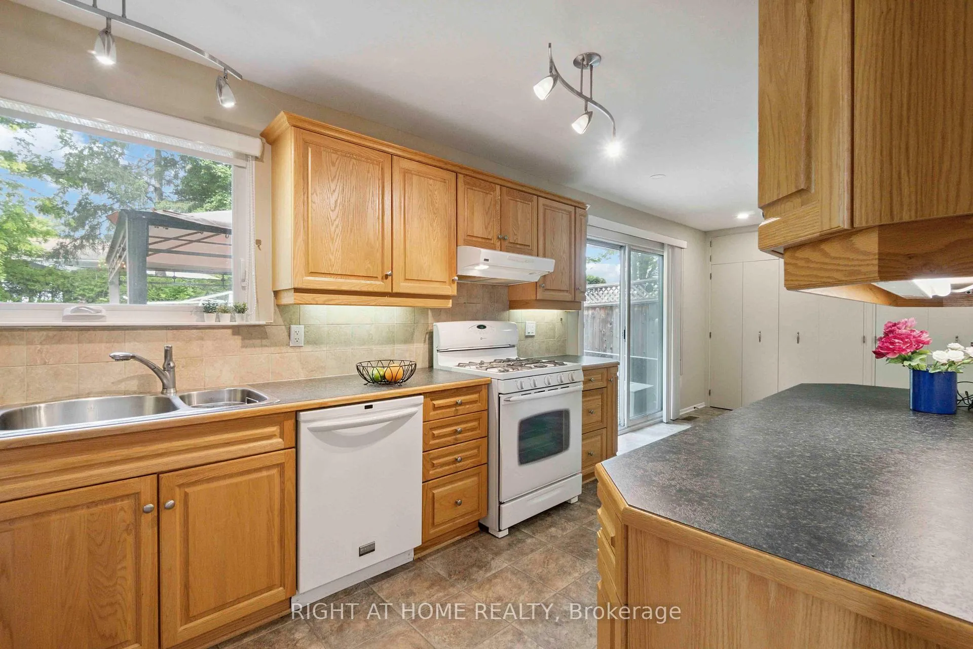 Photo 10 of 53B Tauvette Street, Ottawa, Blackburn Hamlet — HOMEH
