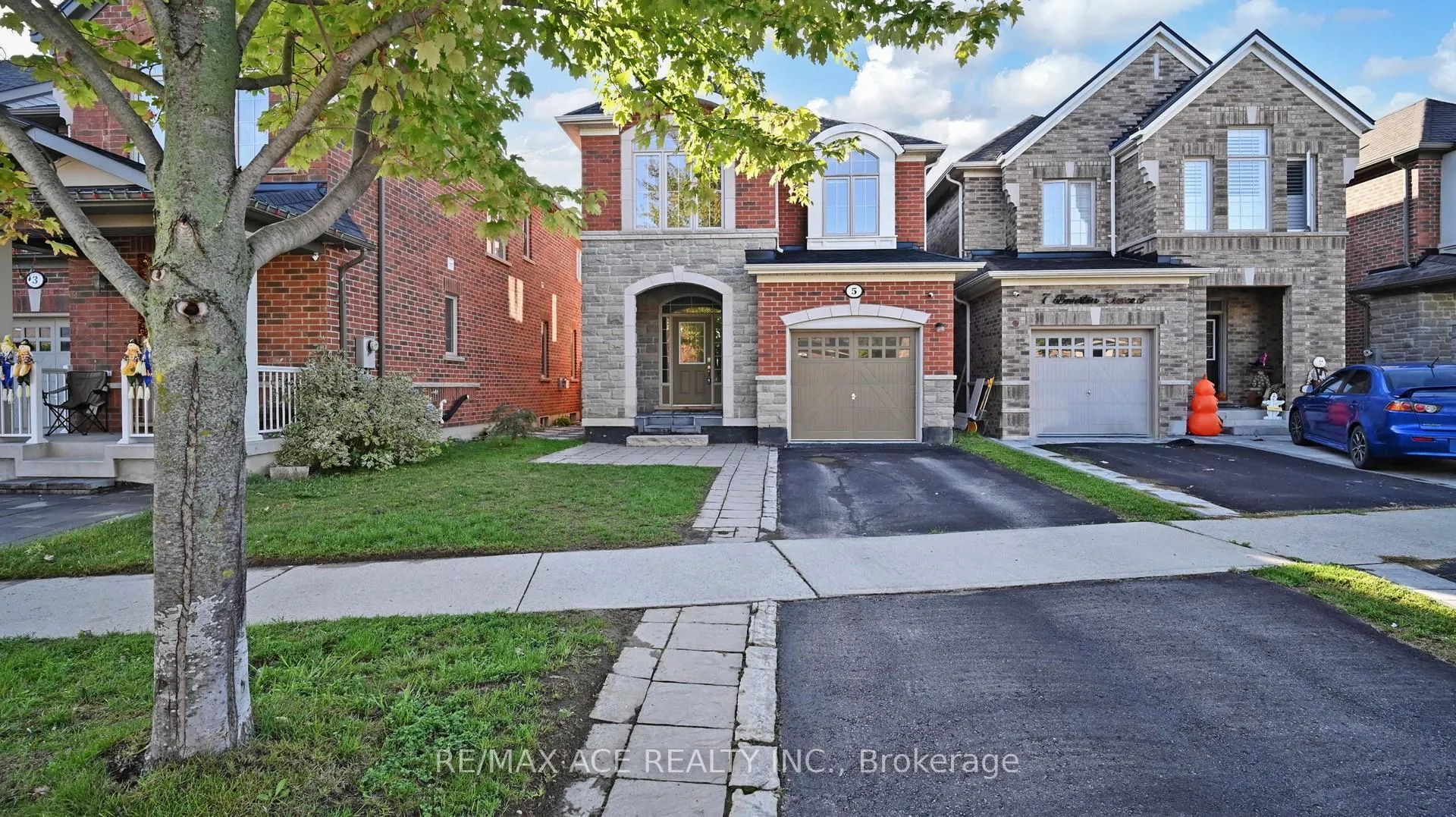 Photo 3 of 5 Beverton Crescent, Ajax, Northwest Ajax — HOMEH