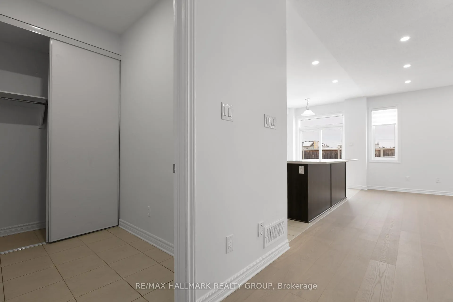 Photo 2 of 2477 Waterlilly Way, Ottawa, Barrhaven - Heritage Park — HOMEH