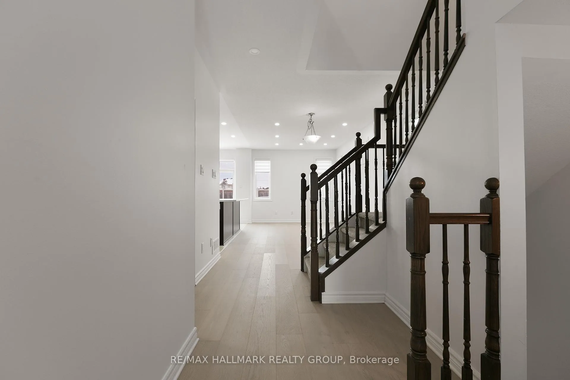 Photo 4 of 2477 Waterlilly Way, Ottawa, Barrhaven - Heritage Park — HOMEH