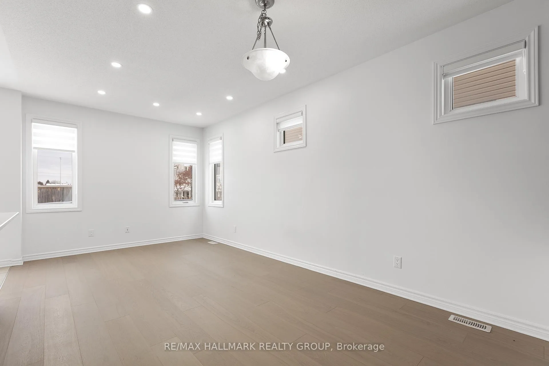 Photo 5 of 2477 Waterlilly Way, Ottawa, Barrhaven - Heritage Park — HOMEH