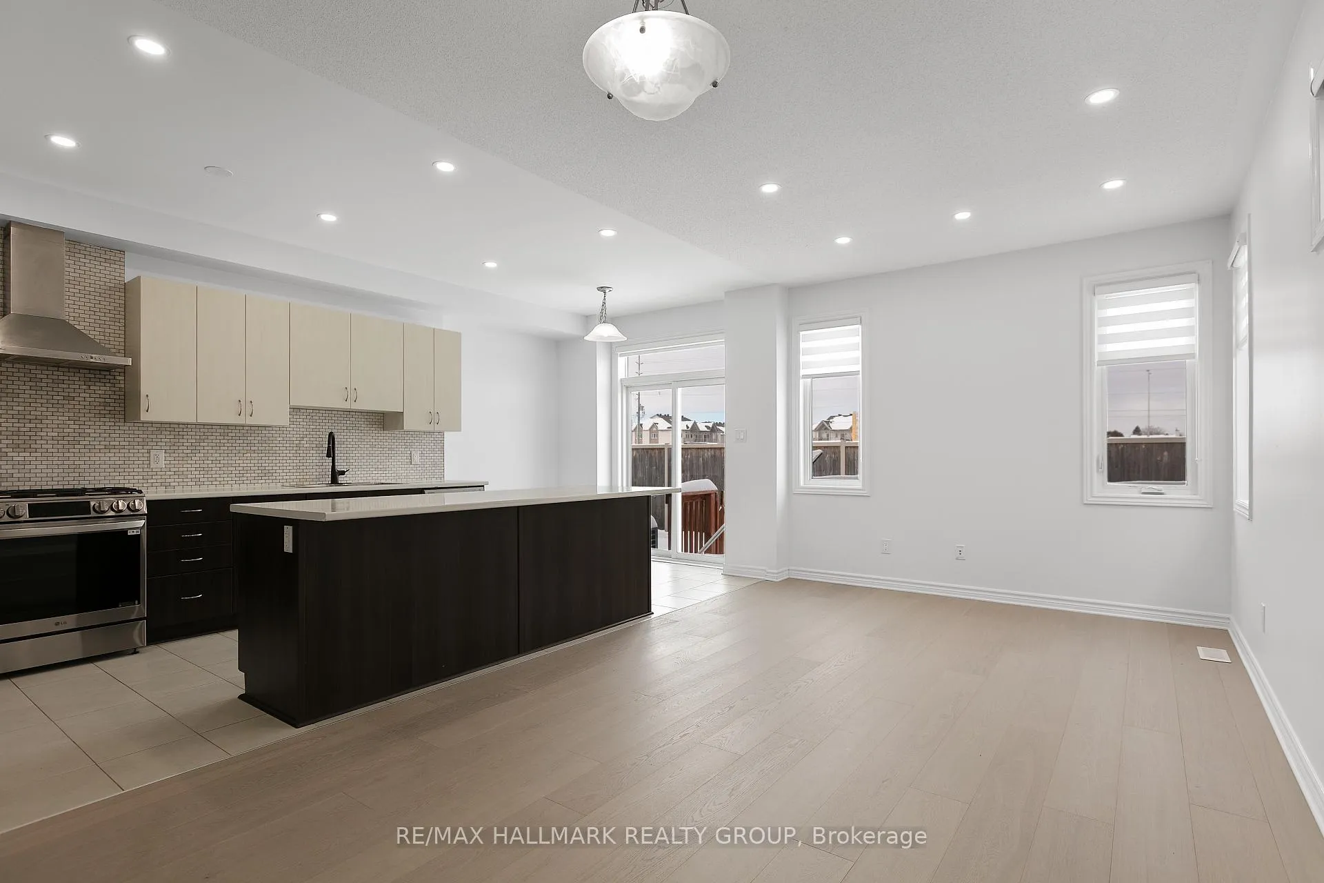 Photo 8 of 2477 Waterlilly Way, Ottawa, Barrhaven - Heritage Park — HOMEH