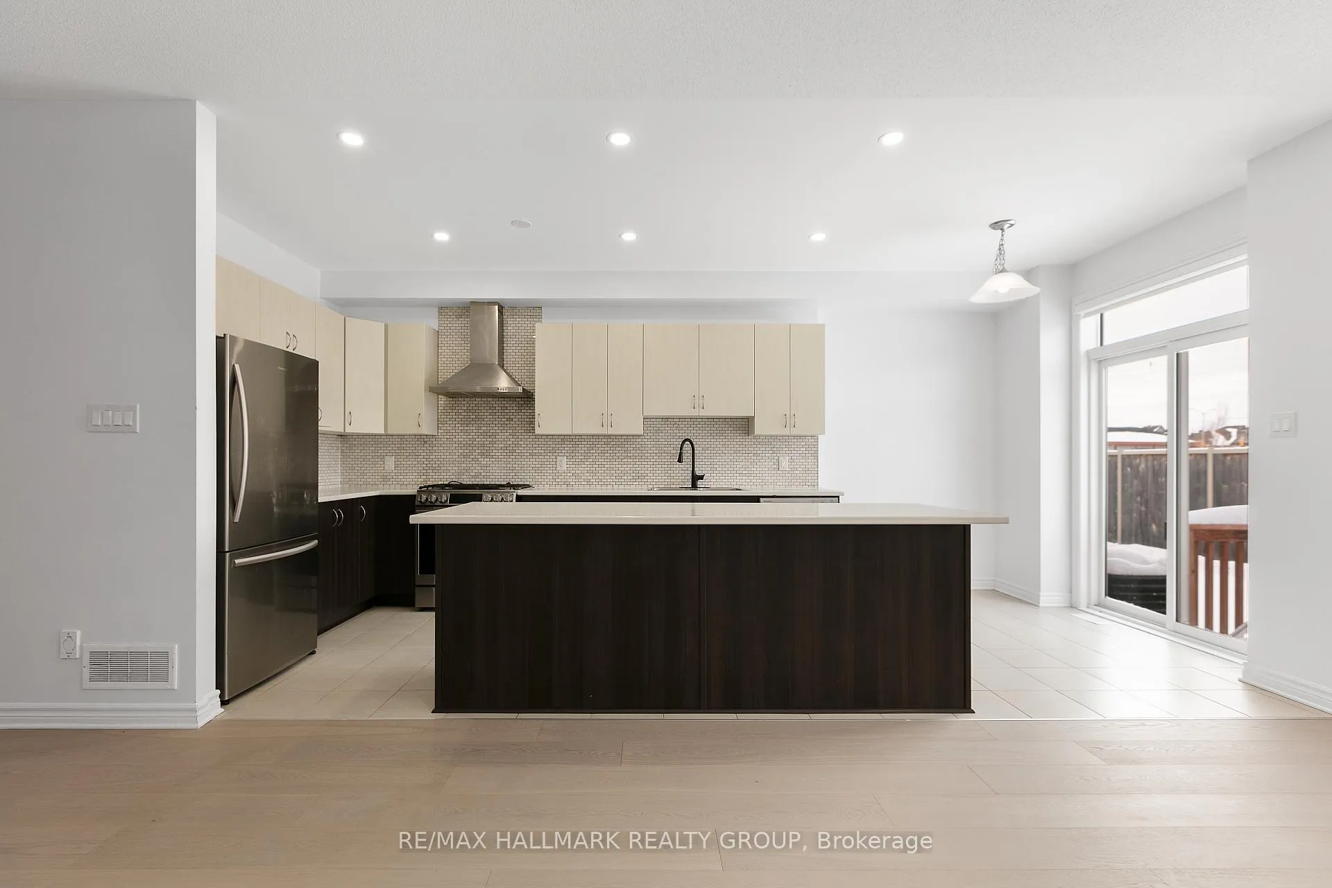 Photo 9 of 2477 Waterlilly Way, Ottawa, Barrhaven - Heritage Park — HOMEH