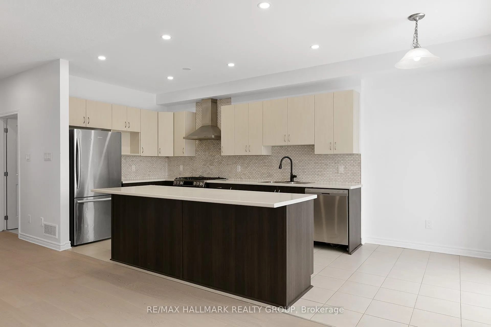 Photo 10 of 2477 Waterlilly Way, Ottawa, Barrhaven - Heritage Park — HOMEH