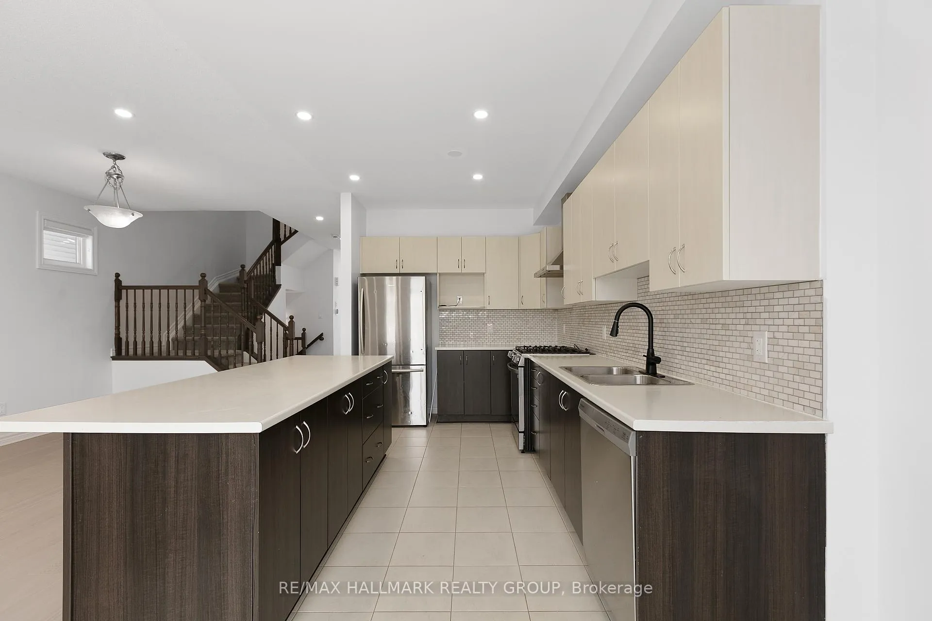 Photo 11 of 2477 Waterlilly Way, Ottawa, Barrhaven - Heritage Park — HOMEH