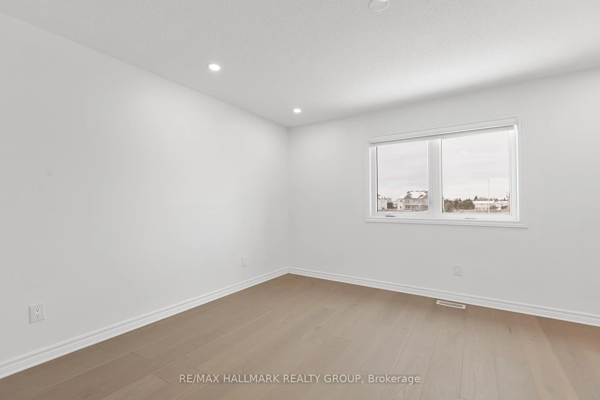 Photo 14 of 2477 Waterlilly Way, Ottawa, Barrhaven - Heritage Park — HOMEH