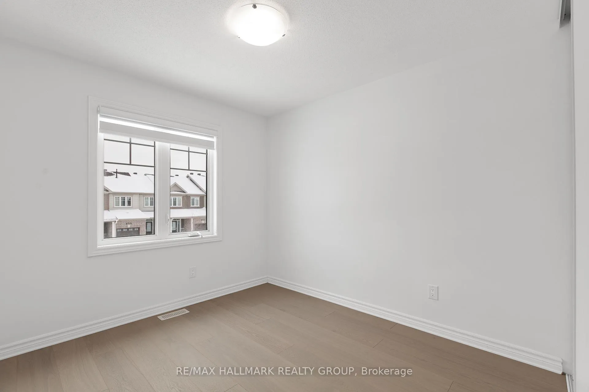 Photo 19 of 2477 Waterlilly Way, Ottawa, Barrhaven - Heritage Park — HOMEH