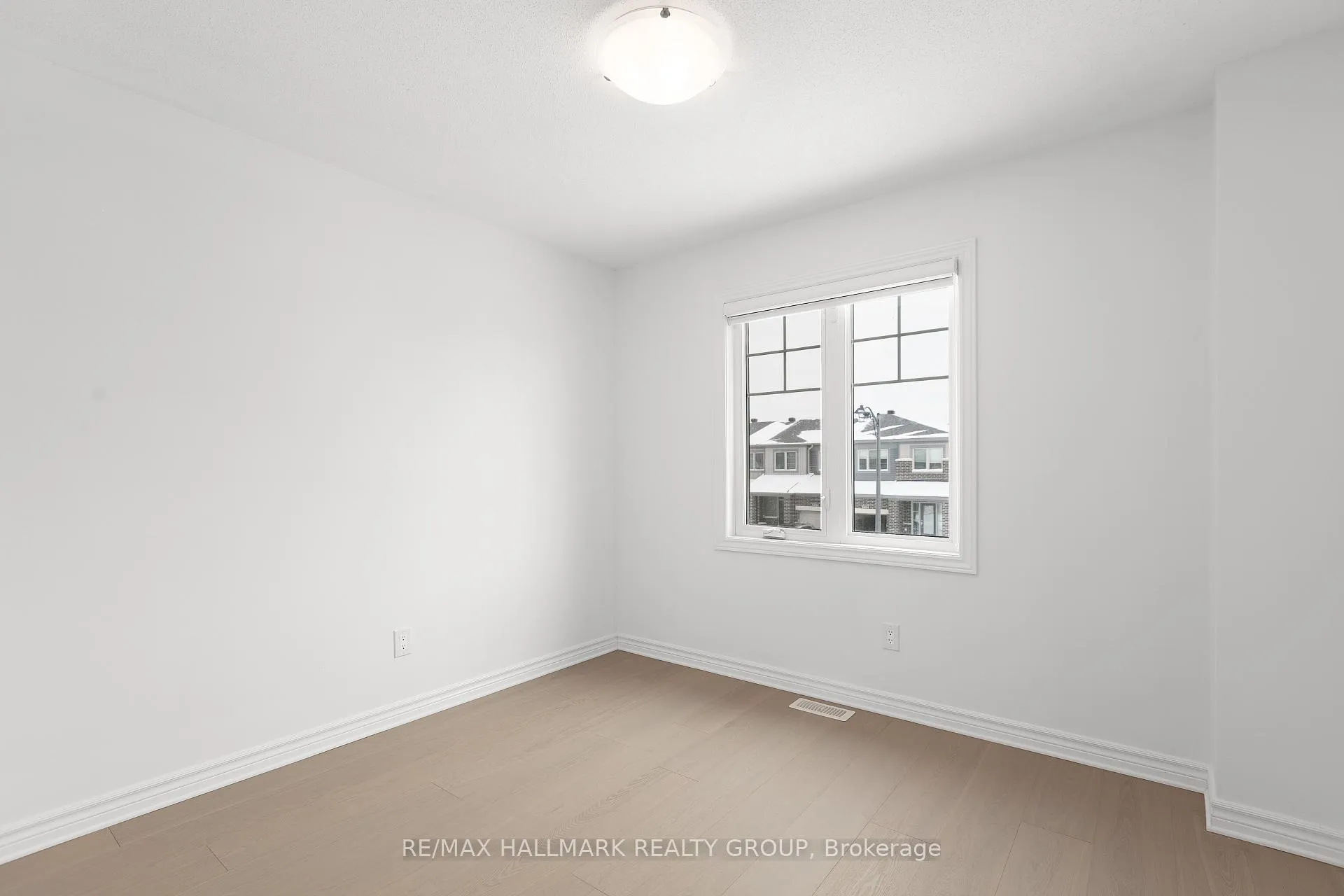 Photo 20 of 2477 Waterlilly Way, Ottawa, Barrhaven - Heritage Park — HOMEH