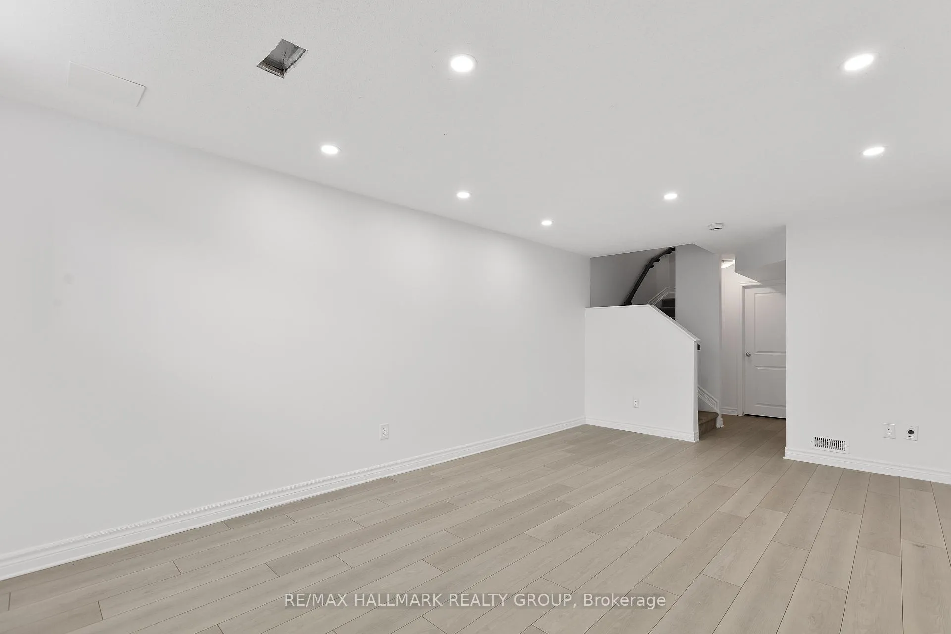 Photo 22 of 2477 Waterlilly Way, Ottawa, Barrhaven - Heritage Park — HOMEH