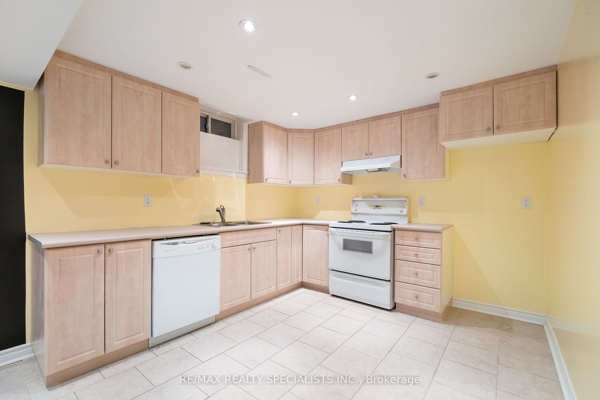 Photo 72 of 92 Stella Crescent, Caledon, Bolton East — HOMEH