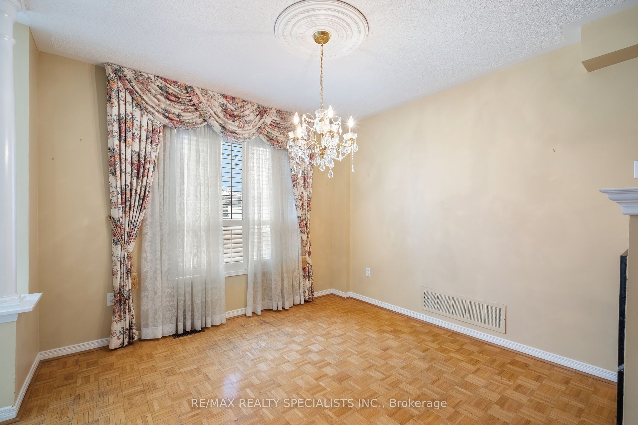 Photo 52 of 92 Stella Crescent, Caledon, Bolton East — HOMEH