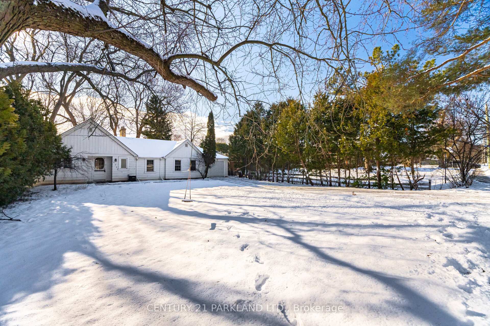 Photo 3 of 423 Lawson Road, Scarborough, Centennial Scarborough — HOMEH
