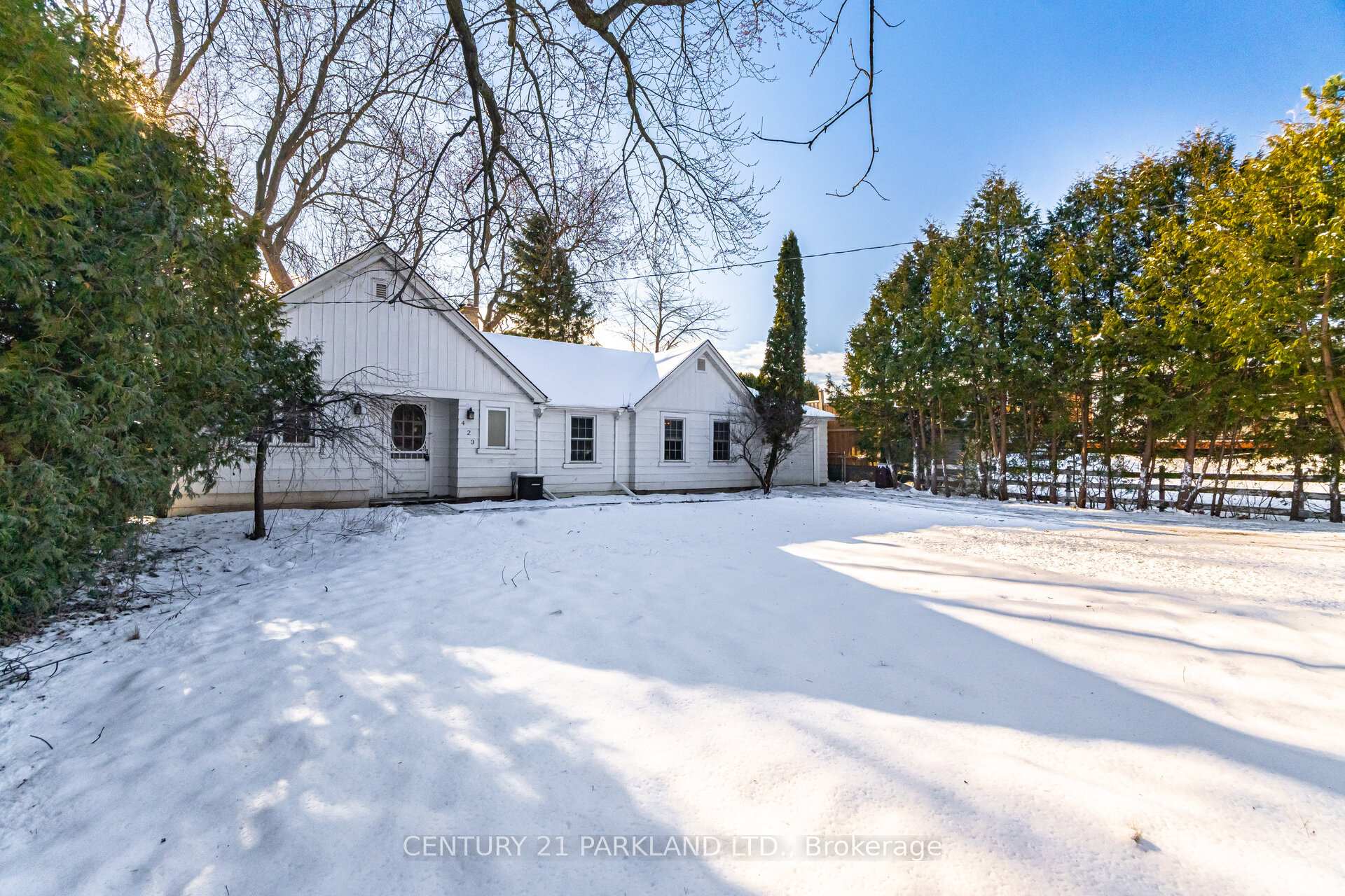 Photo 4 of 423 Lawson Road, Scarborough, Centennial Scarborough — HOMEH