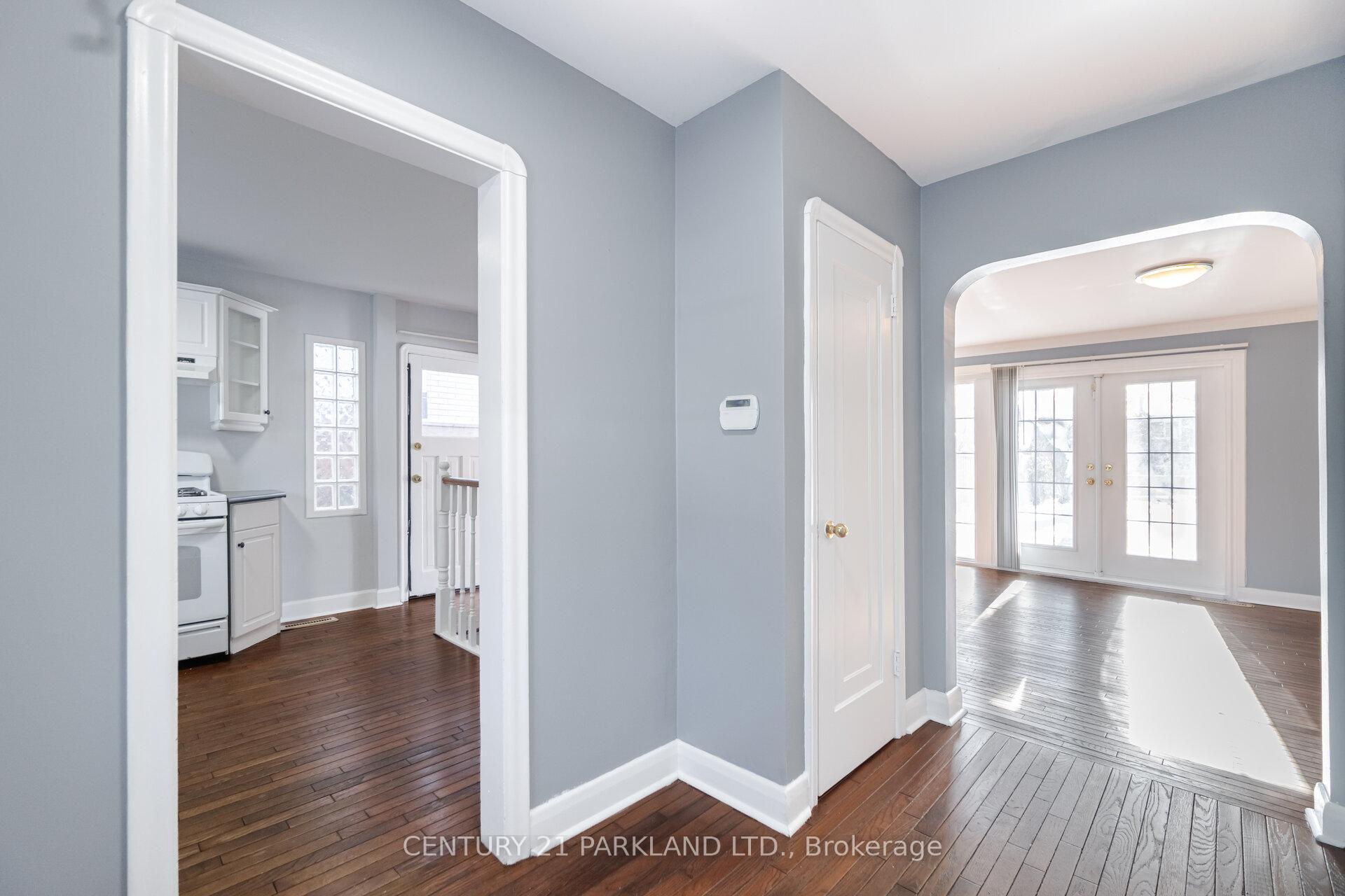 Photo 7 of 423 Lawson Road, Scarborough, Centennial Scarborough — HOMEH